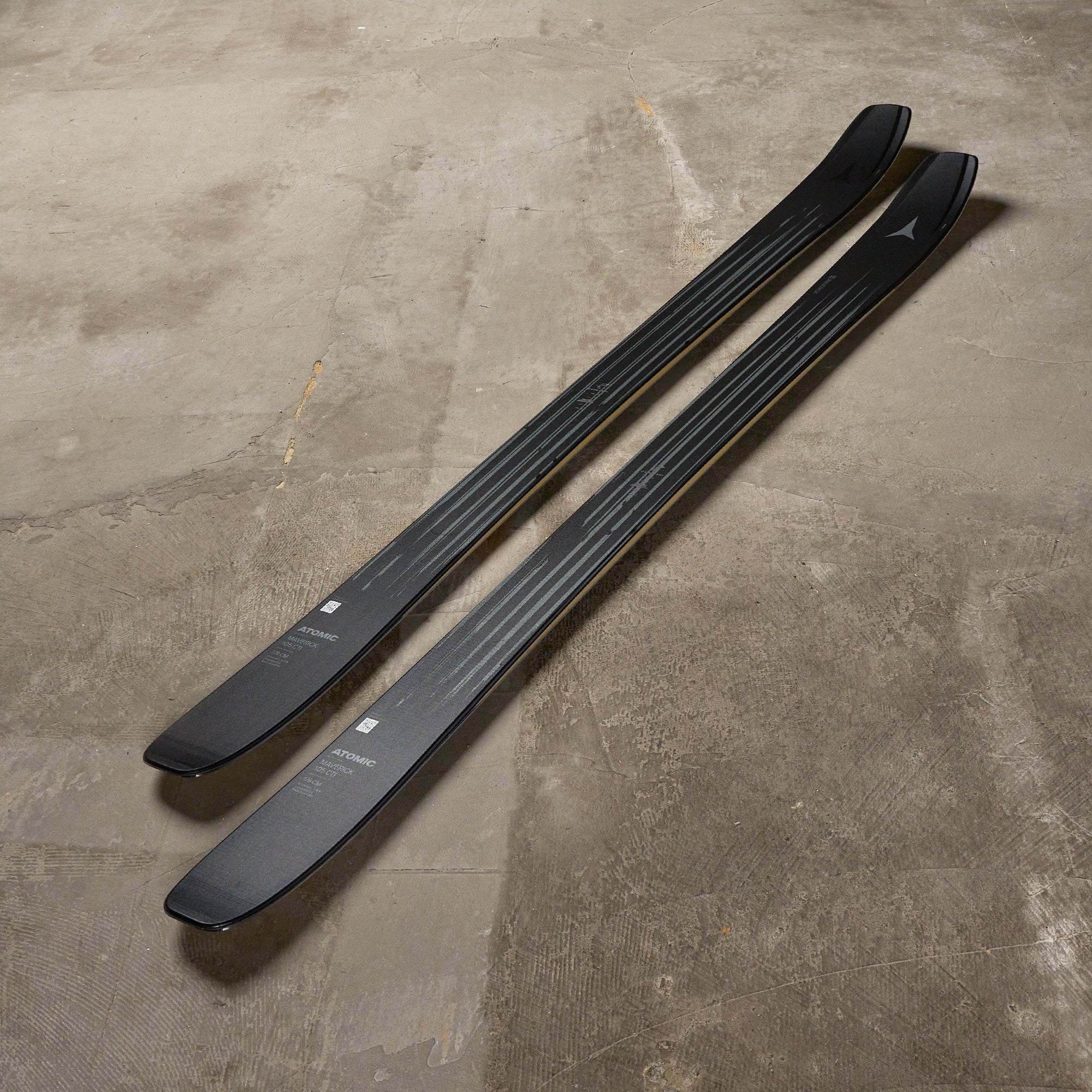Skis Atomic MAVERICK 105 CTI + Fixations STR 13 GW – Modèle De Test 2026 – Occasion