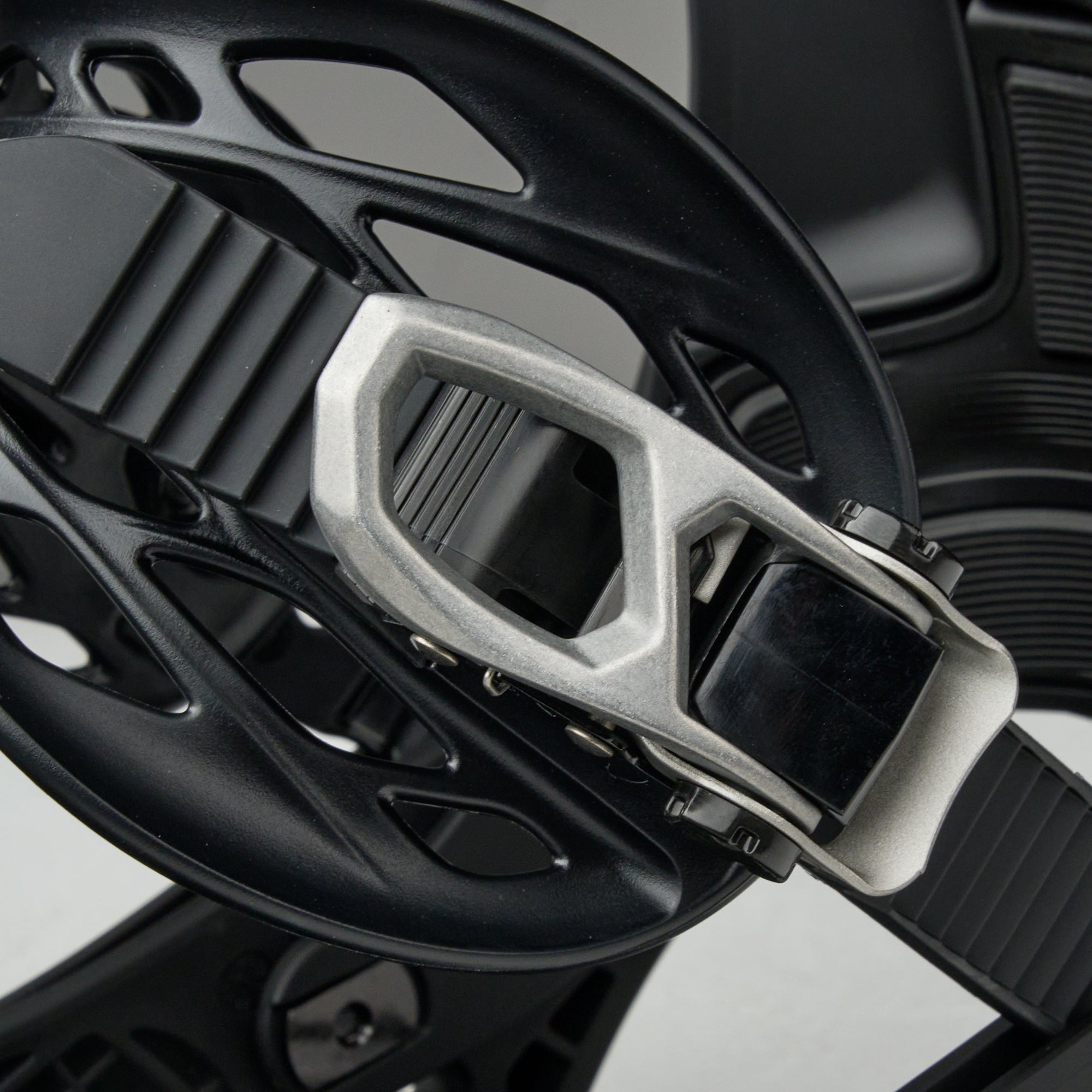 Burton Cartel X EST Snowboard Bindings 2026 – THE SKI MONSTER