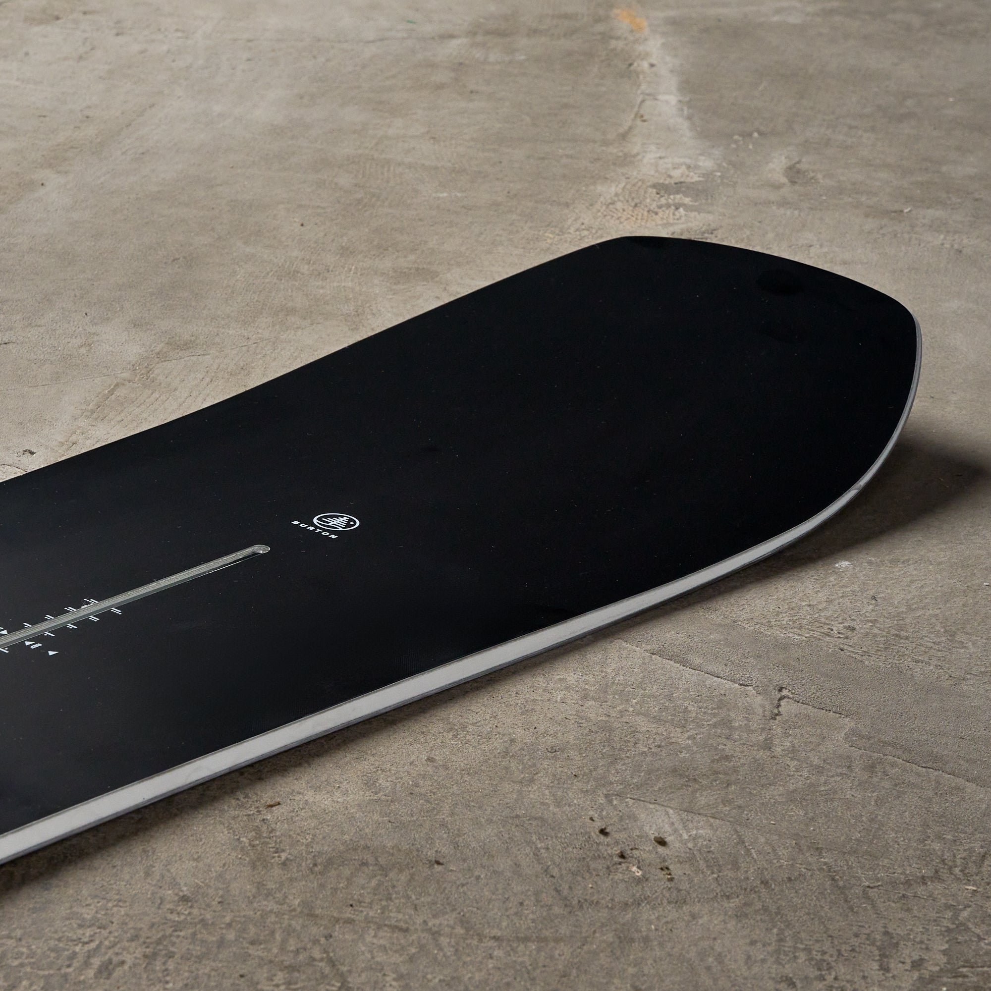 N*i様 【送料込】Burton familytree townhero Burton Family Tree Hometown Hero Snowboard 2026 – THE SKI