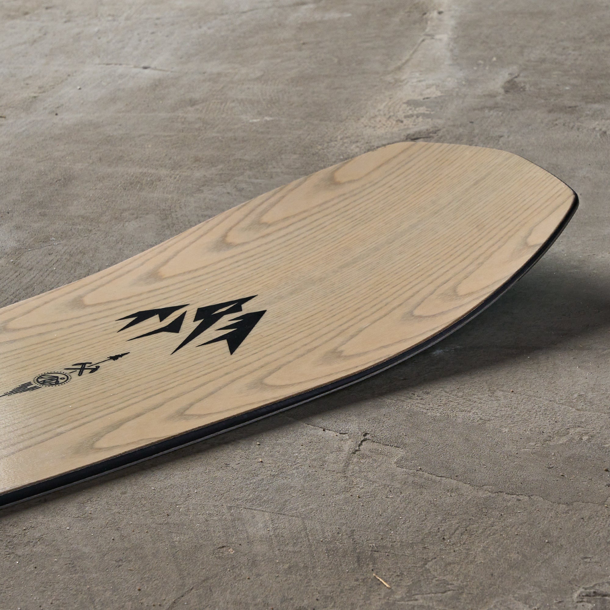 Jones Flagship Snowboard 2026 // Women's – THE SKI MONSTER