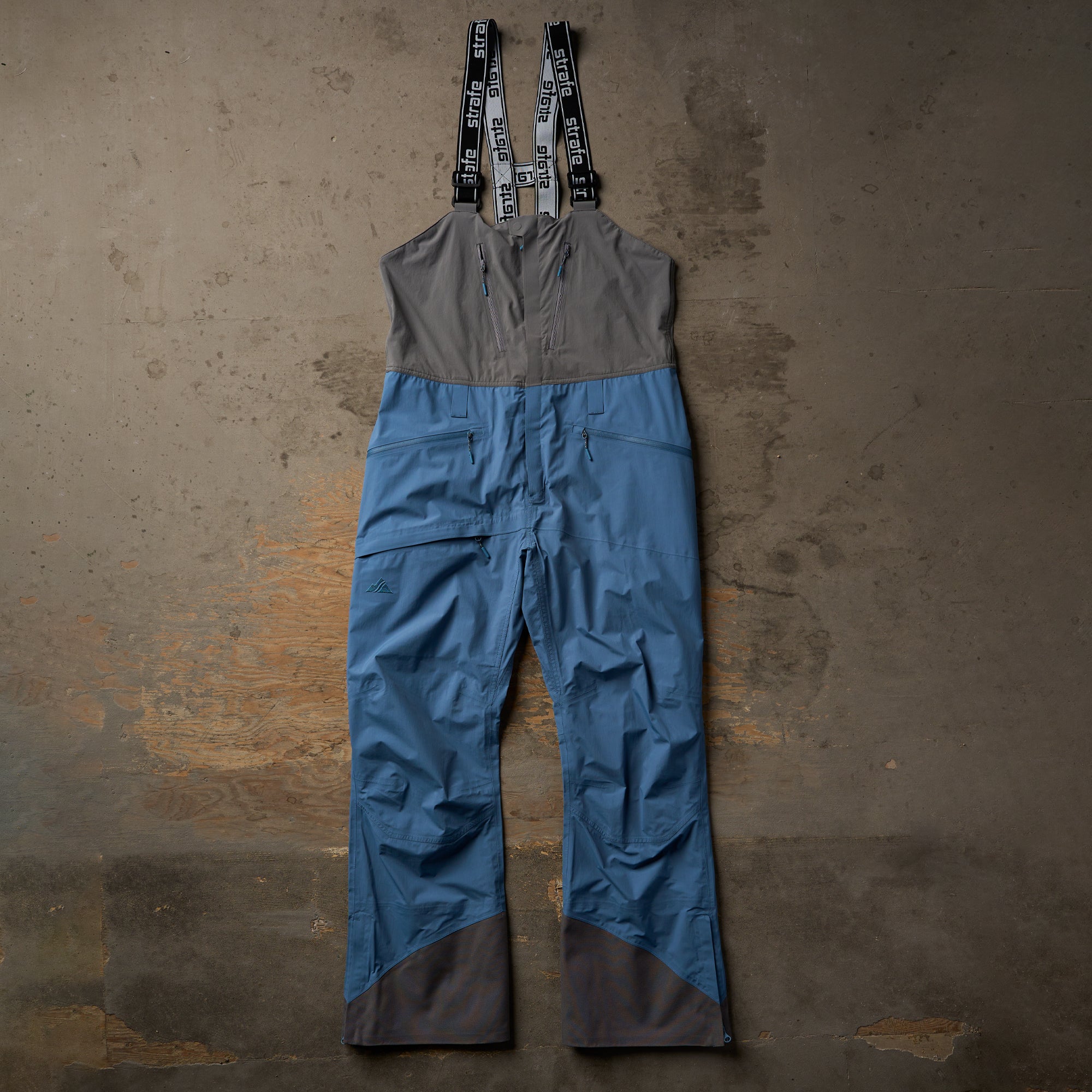 スノーウェア Strafe Nomad jacket & bib pants Powder Review: Strafe Nomad Jacket and Bibs