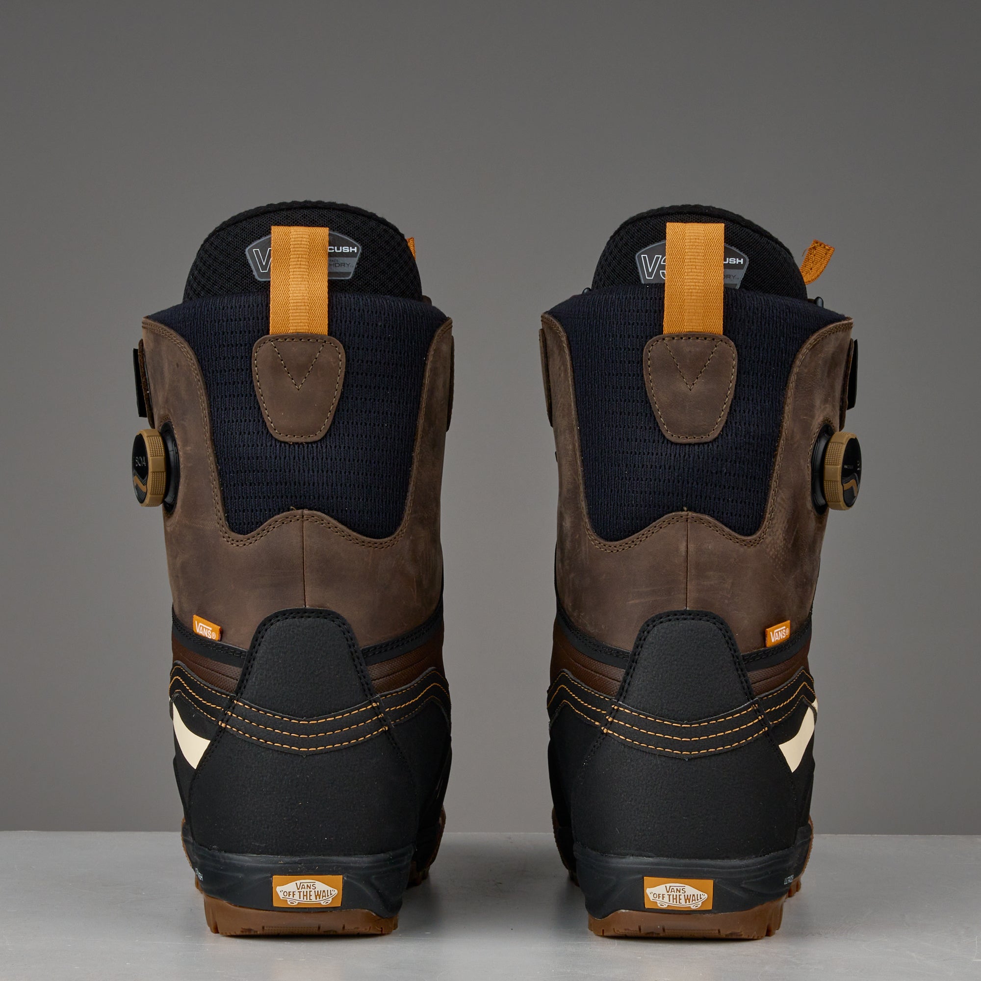 スノーボード VANS Infuse Surf Brown/Black 26.5 Vans - Infuse SnowSurf - Brown / Black – Board Of Missoula