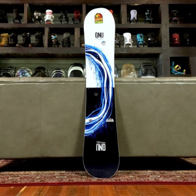 A Guide to Buying Your First Snowboard: 2020