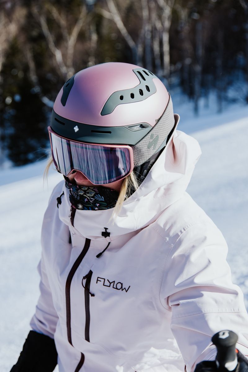 How to Layer Properly for Skiing and Snowboarding