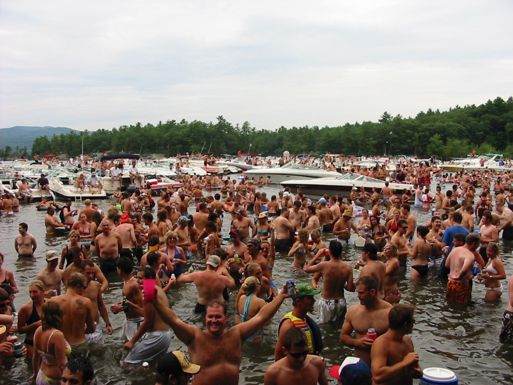 lake boat party