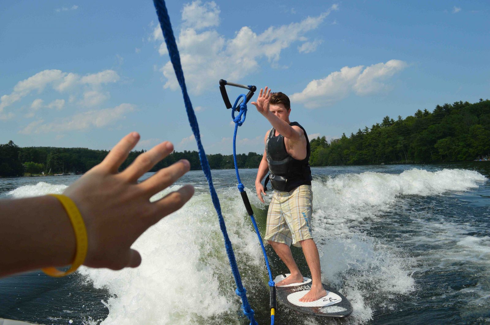 How to wakesurf, throwing the rope in