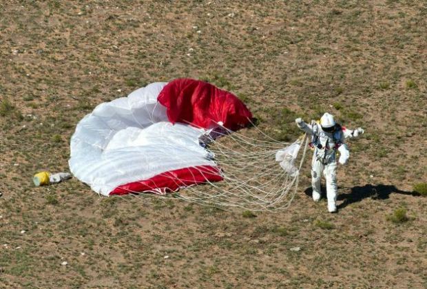 Red Bull Stratos, Space Jump, Sky Dive, Felix Baumgartner